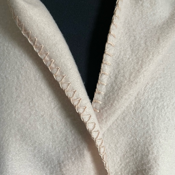 Over Shoulder Wrap With Pockets! - Picture 5 of 9